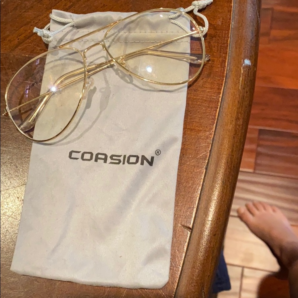 I am selling a pair of glasses